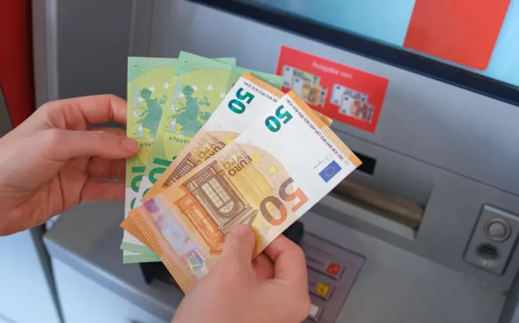 Currency Exchange Tips for Travelers Save Money and Avoid Common Mistakes